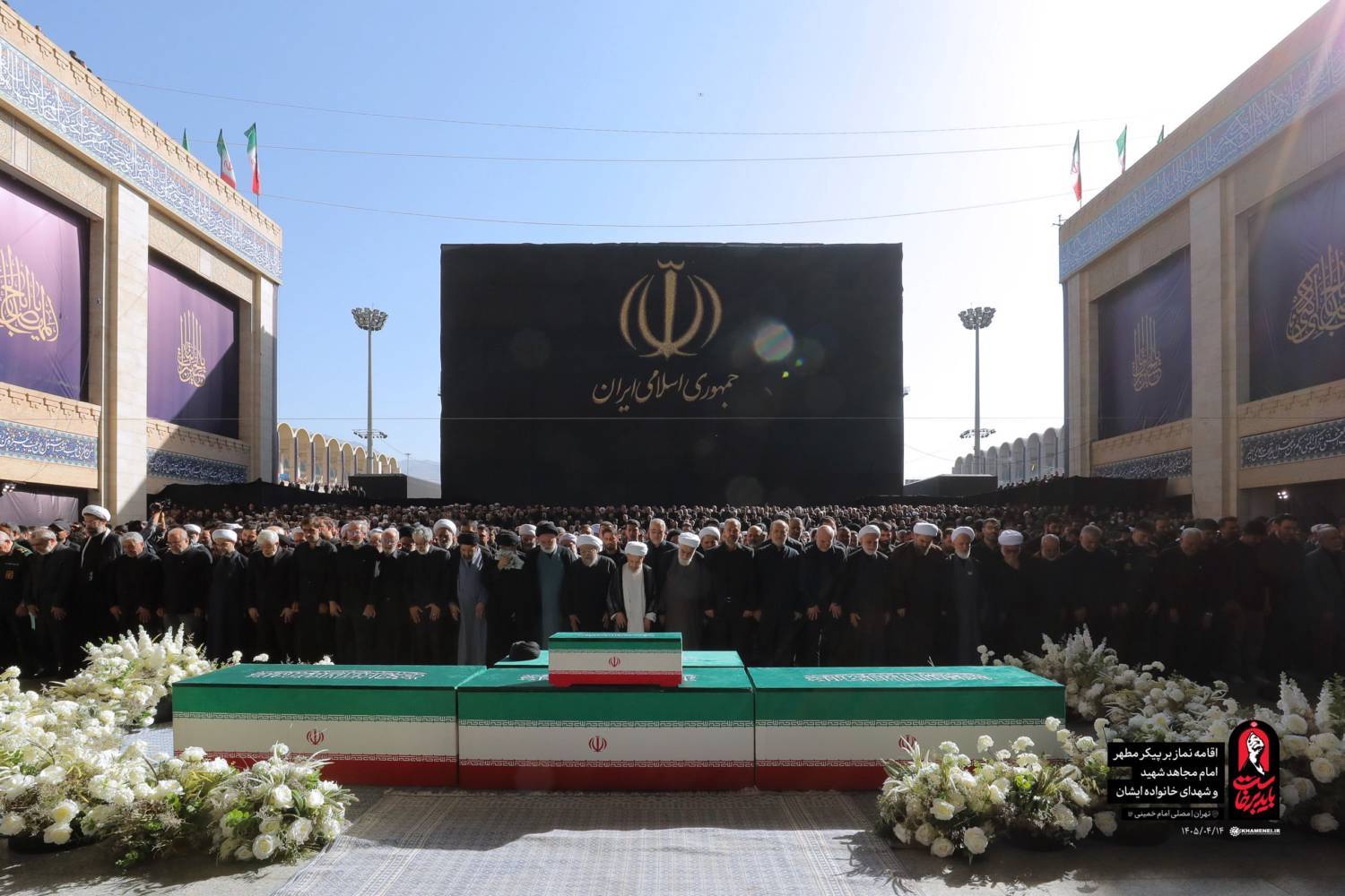 نماز میت بر پیکر رهبر فقید انقلاب به امامت آیت‌الله سبحانی برگزار شد - جامعه